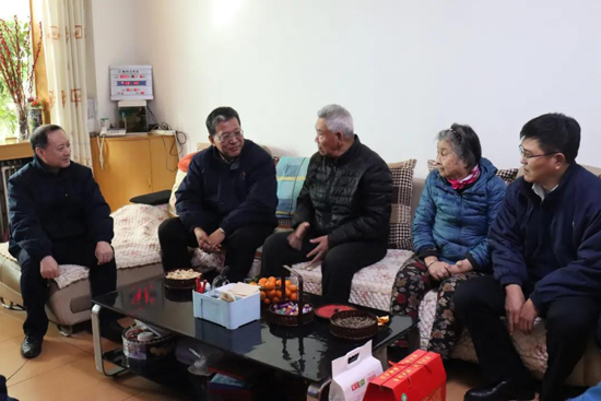 中国船舶k8凯发公司开展老干部、困难员工慰问活动