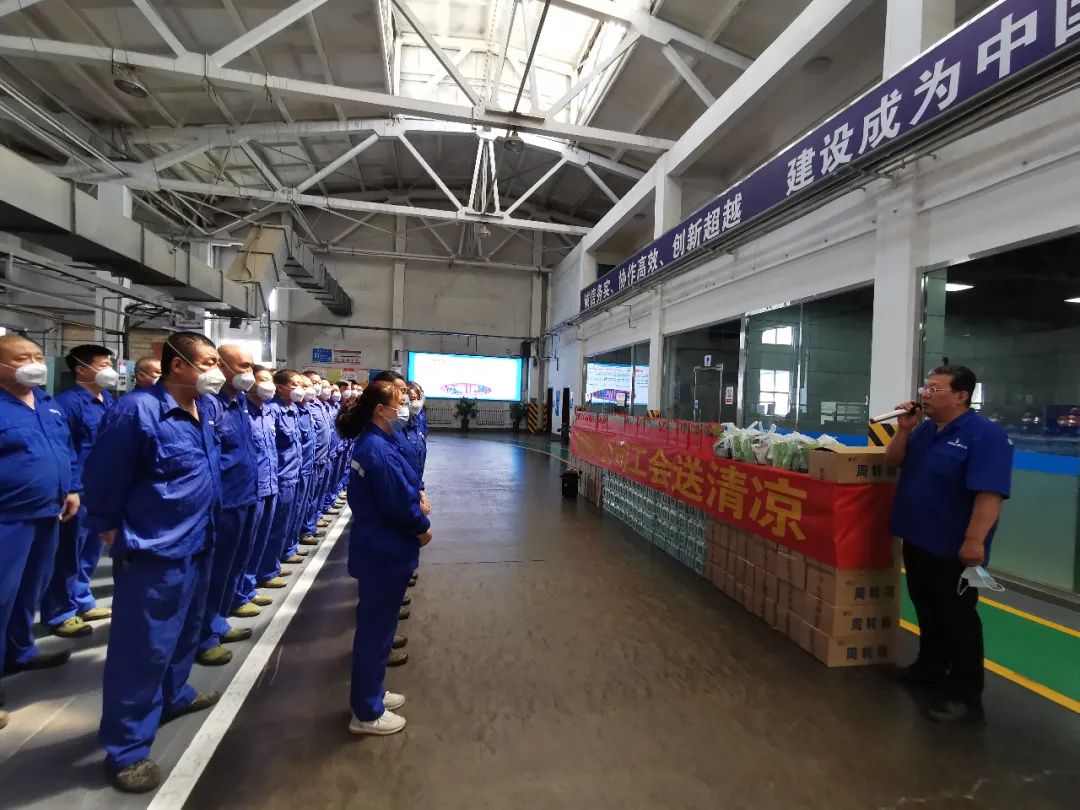 中船k8凯发领导为一线员工送清凉